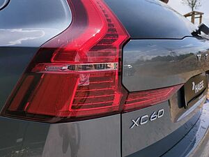 Volvo  B4 EU6d R Design AWD HUD StandHZG El. Panod