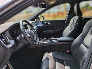 Volvo  B4 EU6d R Design AWD HUD StandHZG El. Panod
