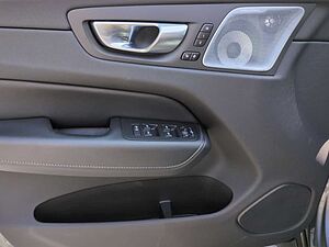 Volvo  B4 EU6d R Design AWD HUD StandHZG El. Panod