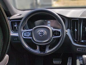 Volvo  B4 EU6d R Design AWD HUD StandHZG El. Panod