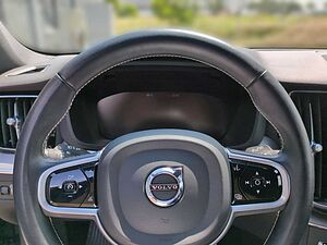 Volvo  B4 EU6d R Design AWD HUD StandHZG El. Panod