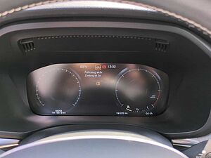 Volvo  B4 EU6d R Design AWD HUD StandHZG El. Panod