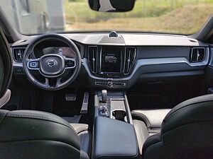 Volvo  B4 EU6d R Design AWD HUD StandHZG El. Panod