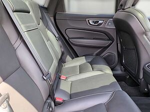 Volvo  B4 EU6d R Design AWD HUD StandHZG El. Panod