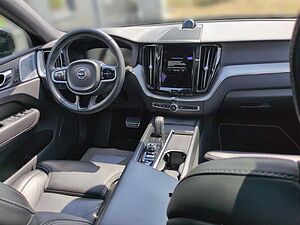 Volvo  B4 EU6d R Design AWD HUD StandHZG El. Panod