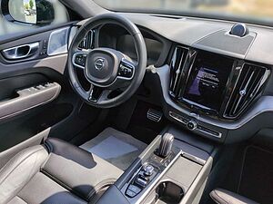 Volvo  B4 EU6d R Design AWD HUD StandHZG El. Panod