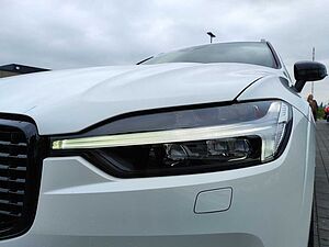 Volvo  B5 Diesel EU6d R Design AWD HUD Navi Leder