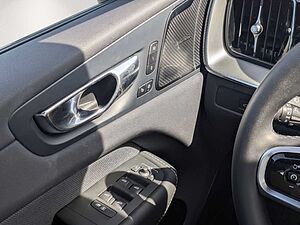Volvo  T6 Ultra Black Edition Recharge Plug-In Hyb