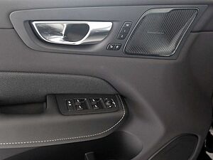 Volvo  T6 Plus Black Edition Recharge Plug-In Hybr