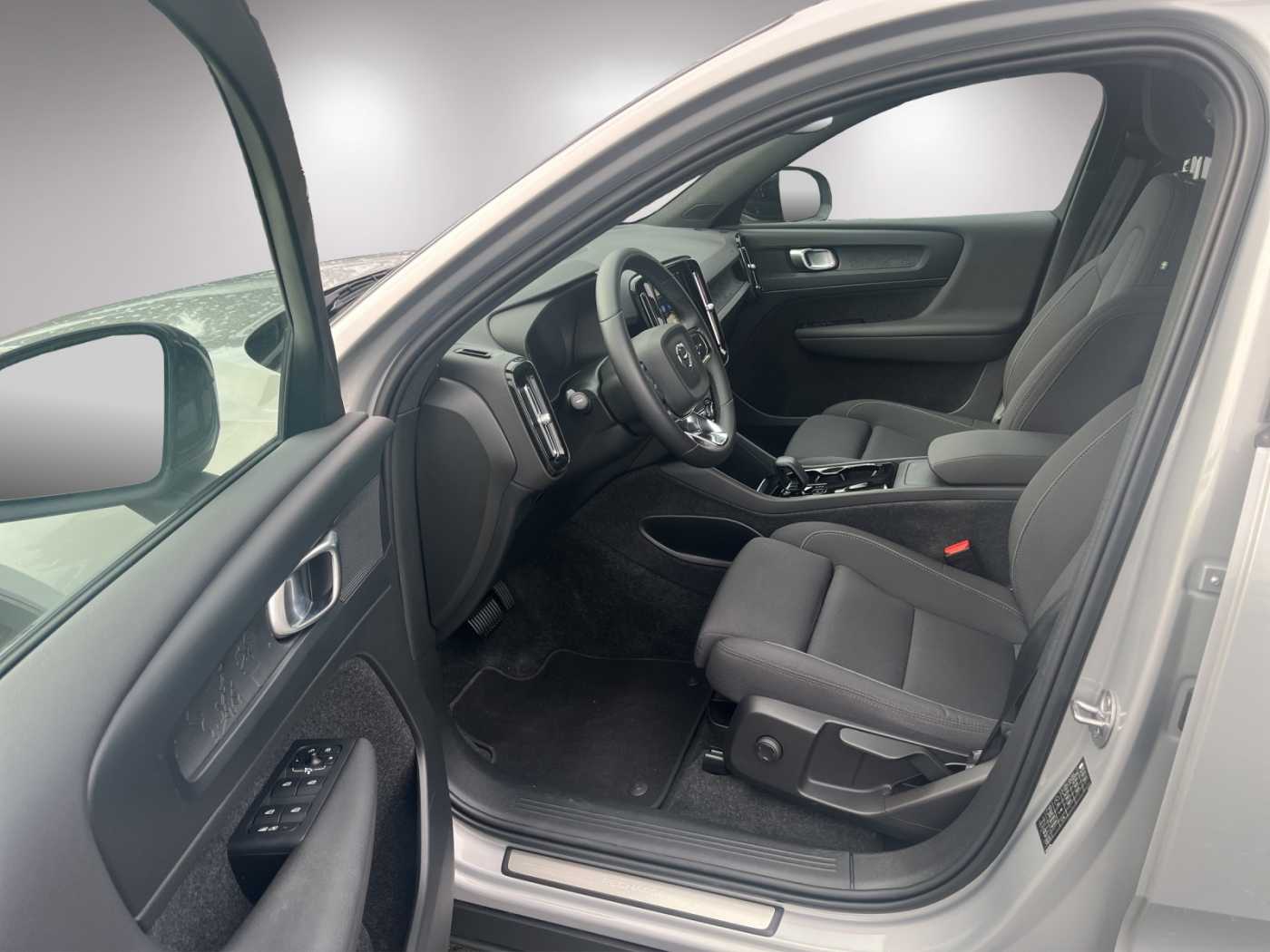 Volvo  Core Recharge Pure Electric 2WD