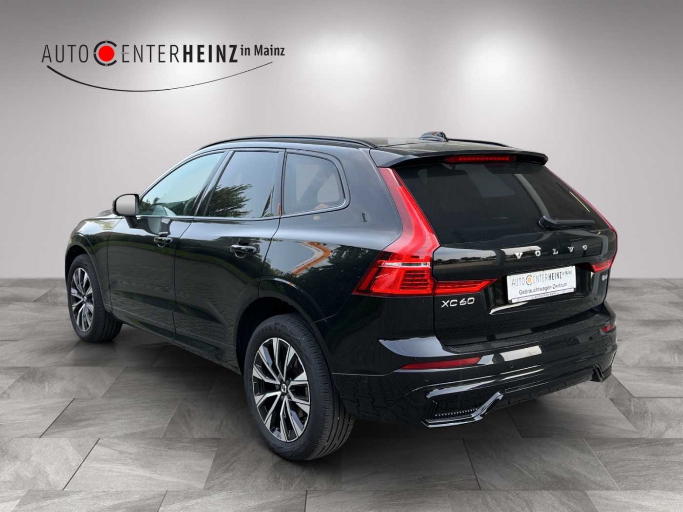 Volvo  Plus Dark 2WD