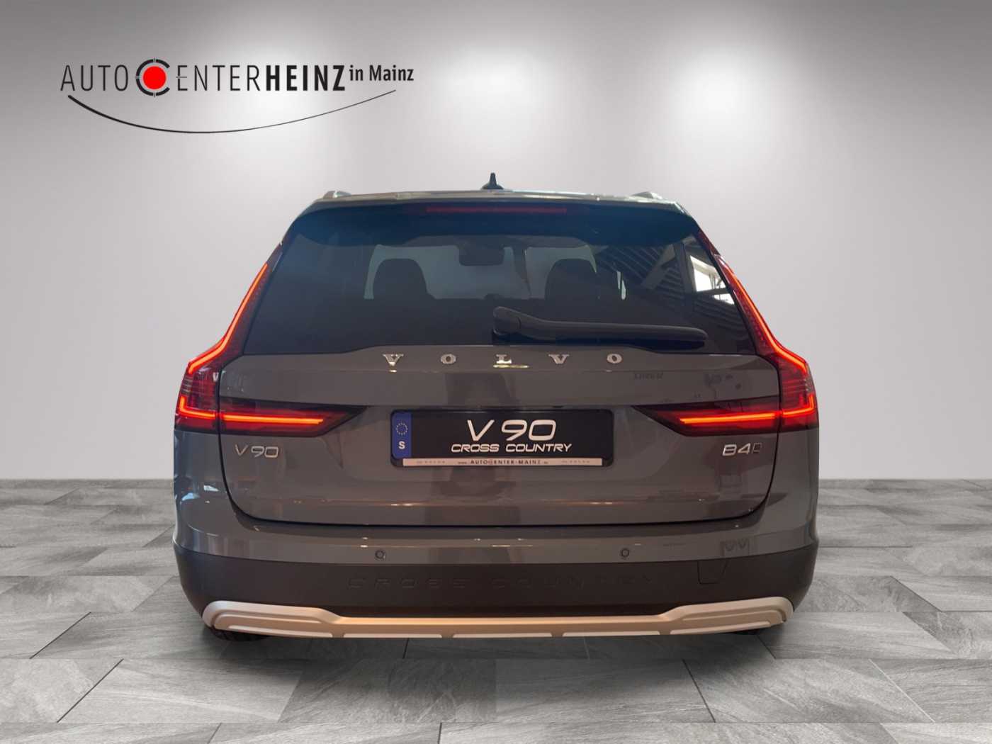 Volvo  Plus, B4 AWD Mild-Hybrid, Diesel