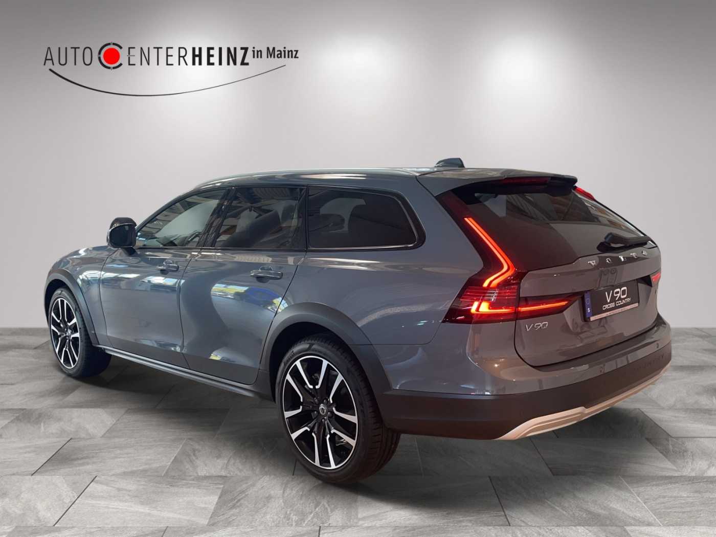 Volvo  Plus, B4 AWD Mild-Hybrid, Diesel