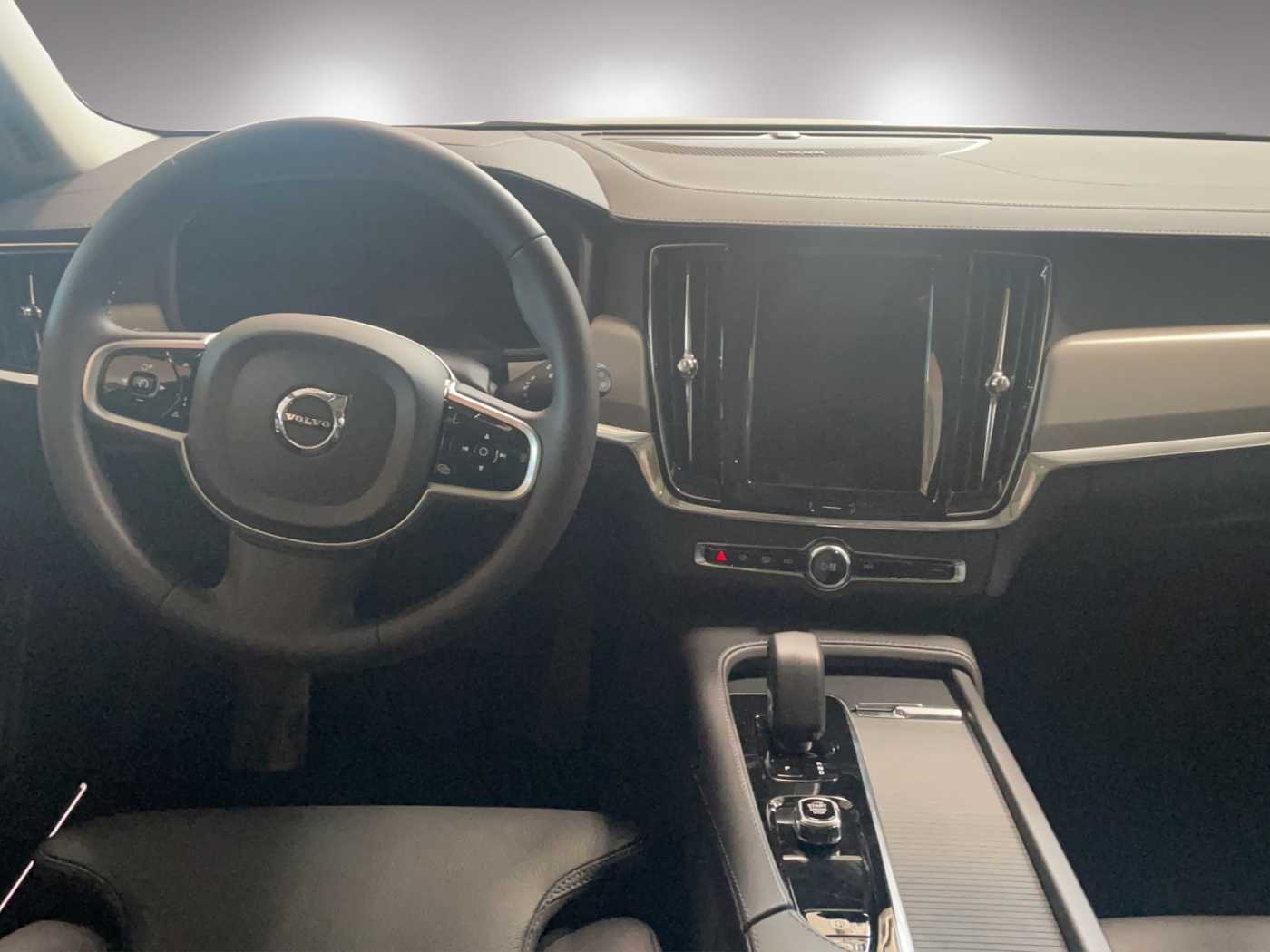 Volvo  Plus, B4 AWD Mild-Hybrid, Diesel