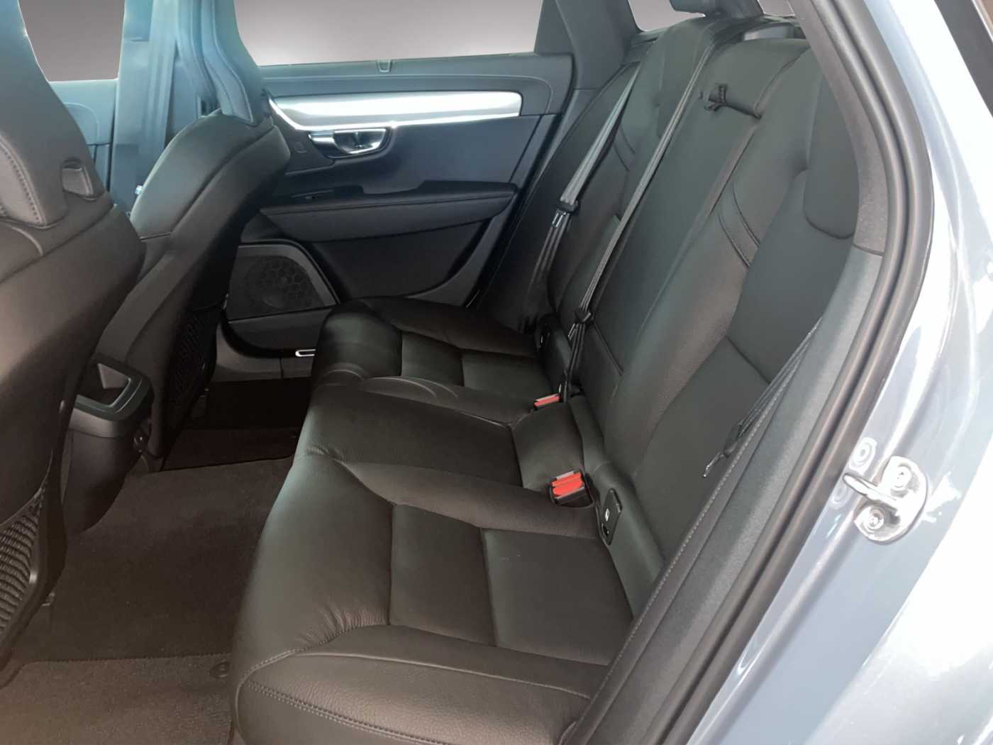 Volvo  Plus, B4 AWD Mild-Hybrid, Diesel