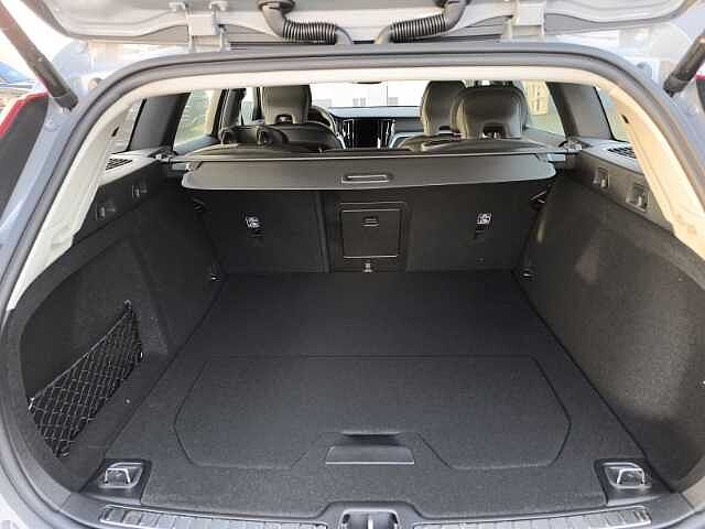 Volvo  B4 Diesel Core AHK-el. klappb. Navi digitales Cockpit Memory Sitze Soundsystem