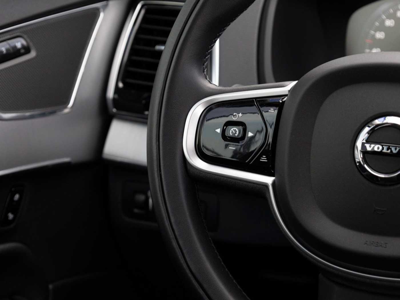 Volvo  Inscription Expression Recharge Plug-In Hyb