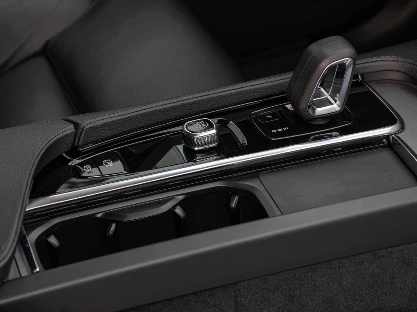 Volvo  Inscription Expression Recharge Plug-In Hyb