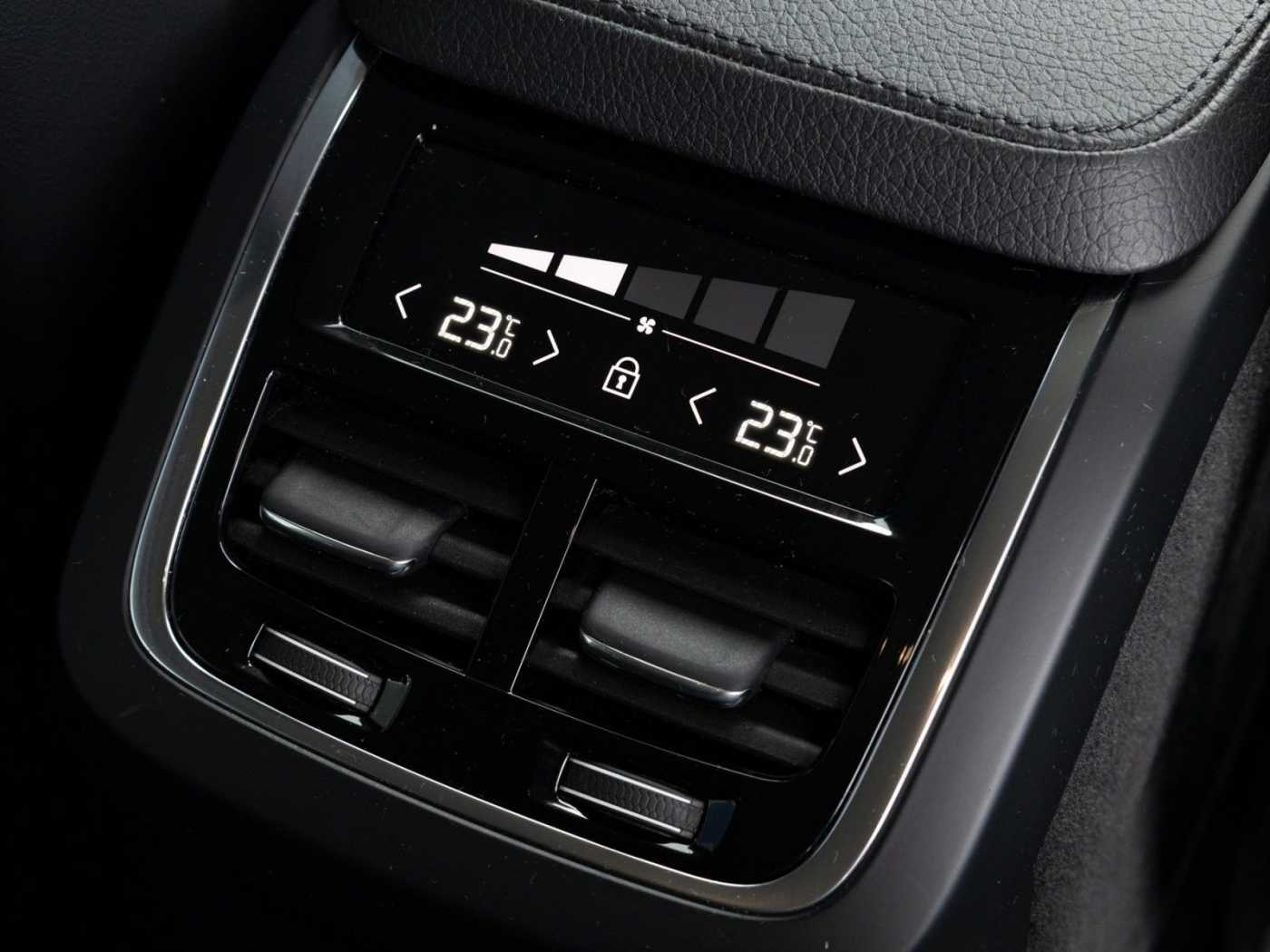 Volvo  Inscription Expression Recharge Plug-In Hyb