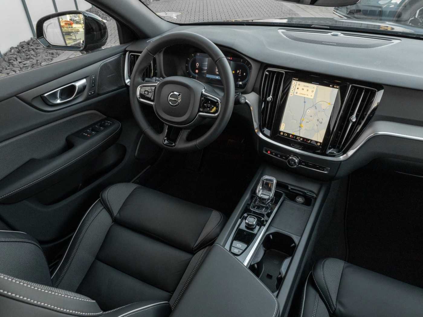 Volvo  Kombi Plus Dark  UPE 63.440,-
