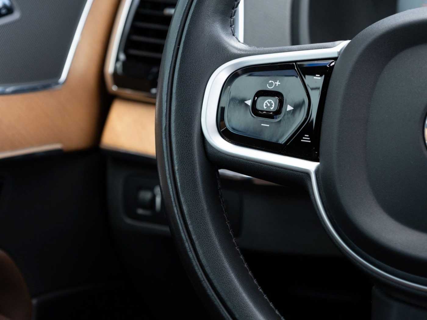 Volvo  Inscription Expression Recharge Plug-In Hyb