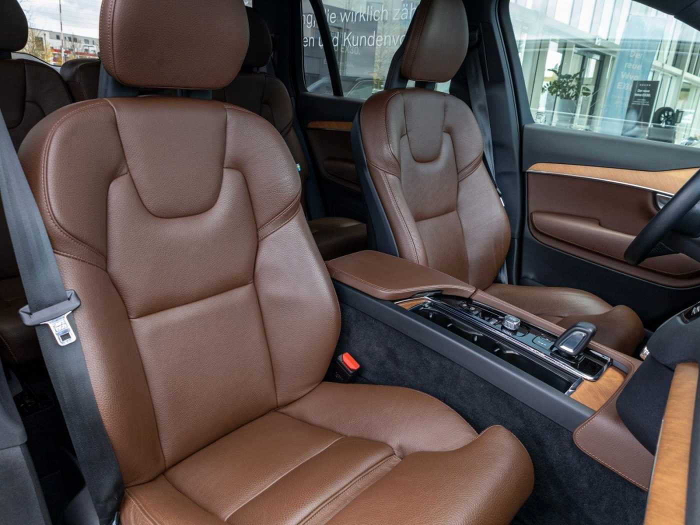 Volvo  Inscription Expression Recharge Plug-In Hyb