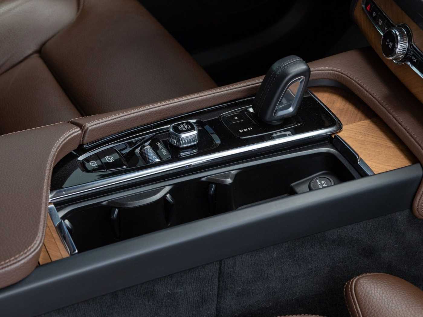 Volvo  Inscription Expression Recharge Plug-In Hyb