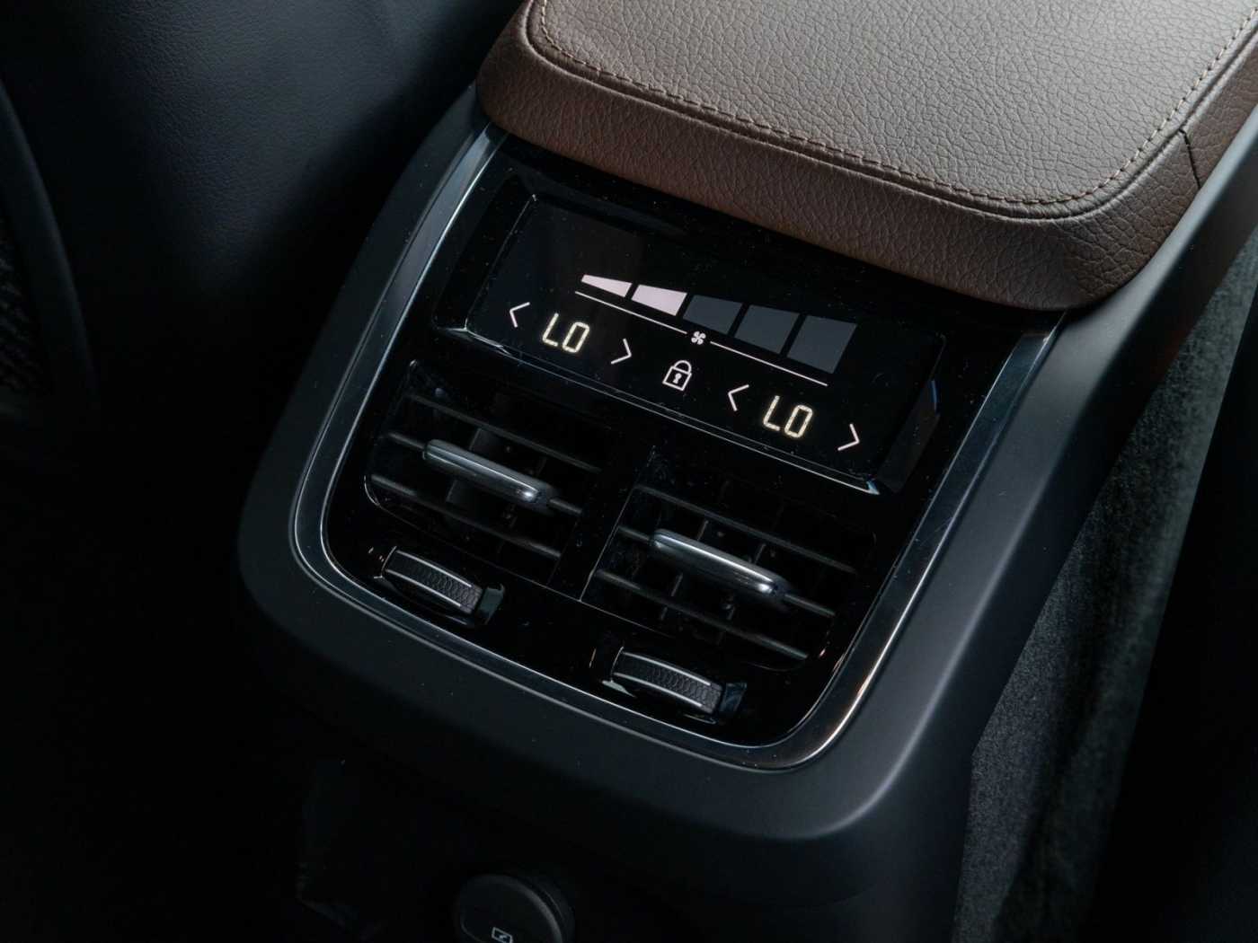 Volvo  Inscription Expression Recharge Plug-In Hyb