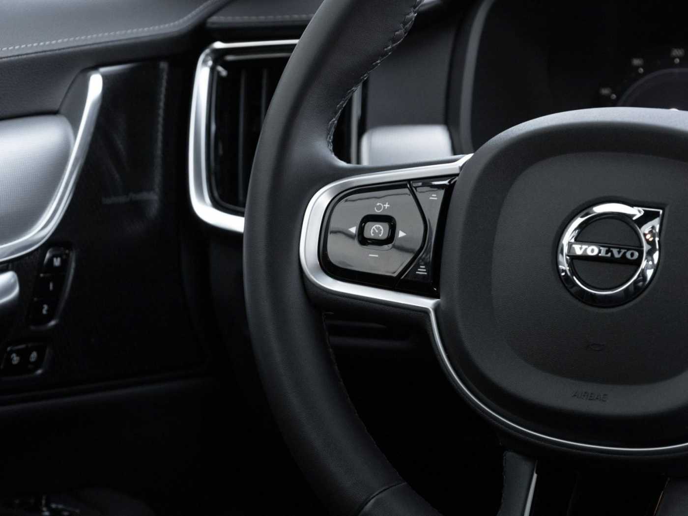 Volvo  Kombi R Design Recharge Plug-In Hybrid AWD