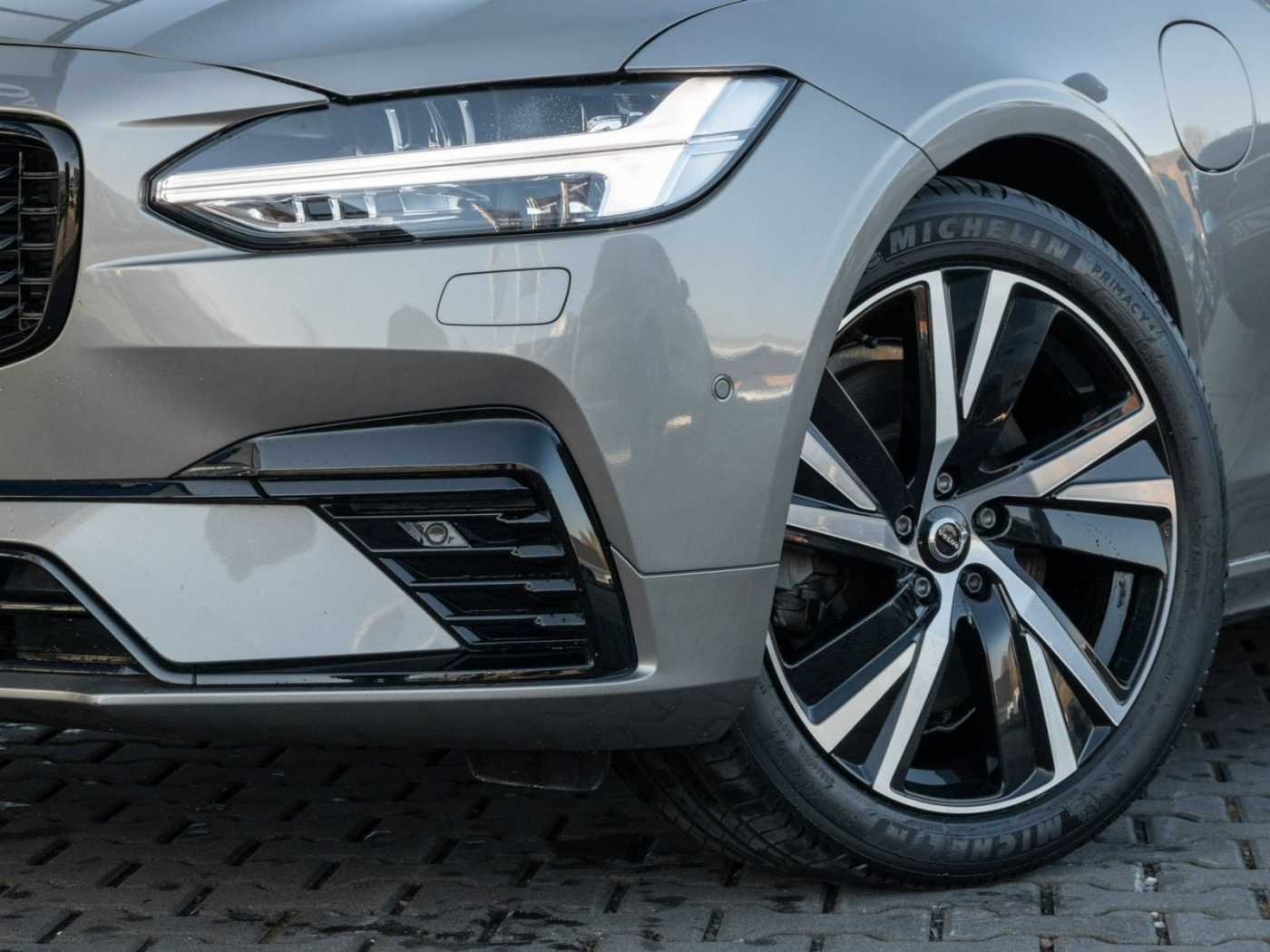 Volvo  Kombi R Design Recharge Plug-In Hybrid AWD