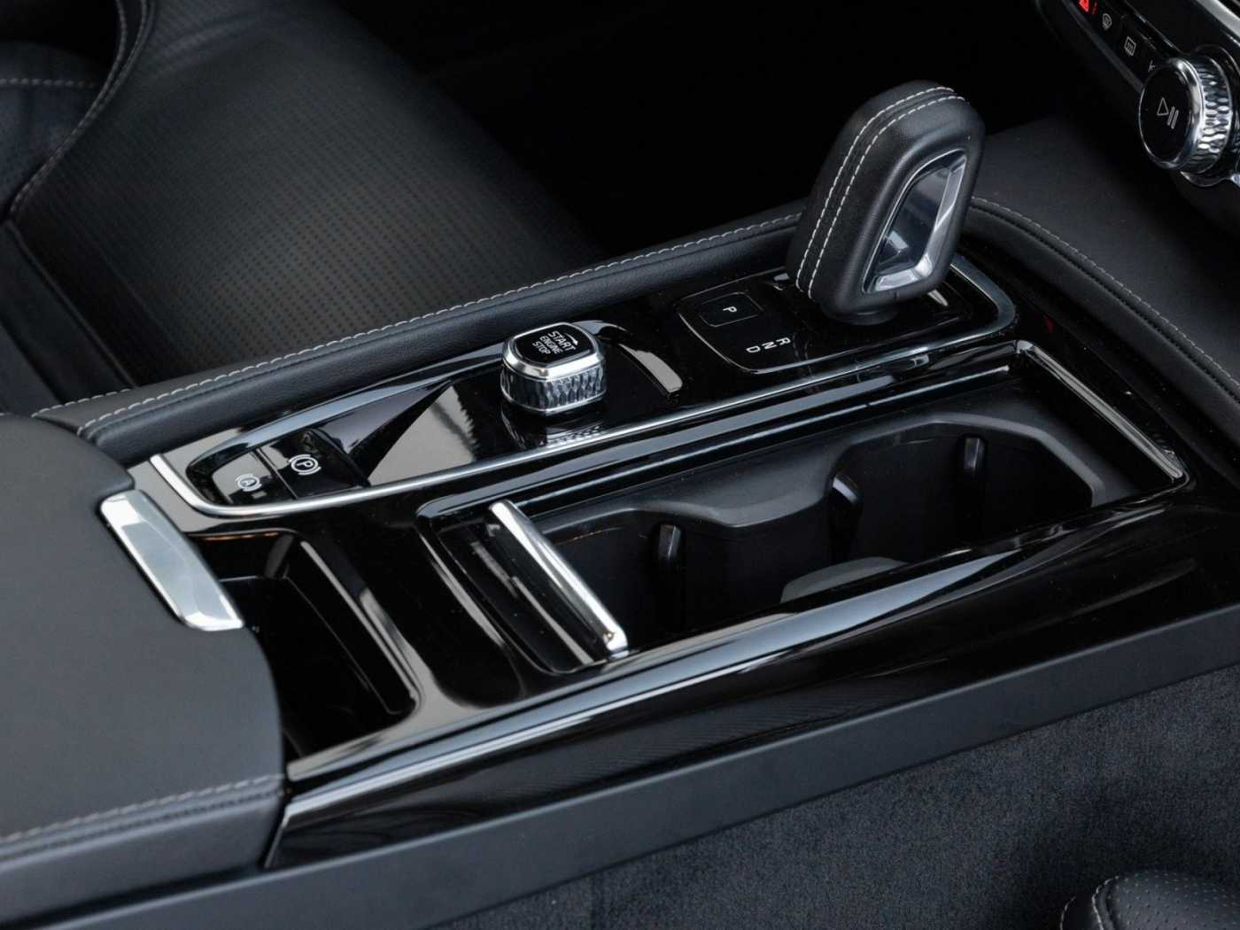 Volvo  Kombi R Design Recharge Plug-In Hybrid AWD