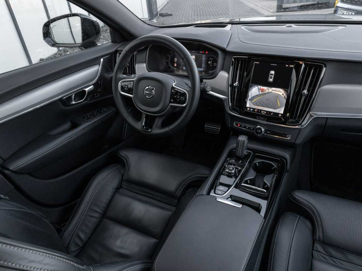 Volvo  Kombi R Design Recharge Plug-In Hybrid AWD