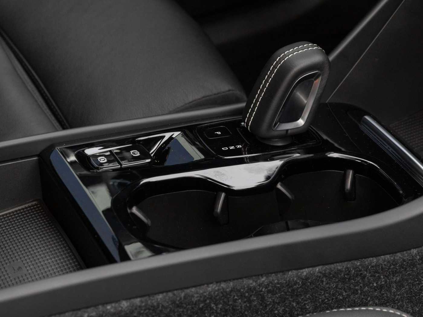 Volvo  T 5 R Design Recharge Plug-In Hybrid 2WD