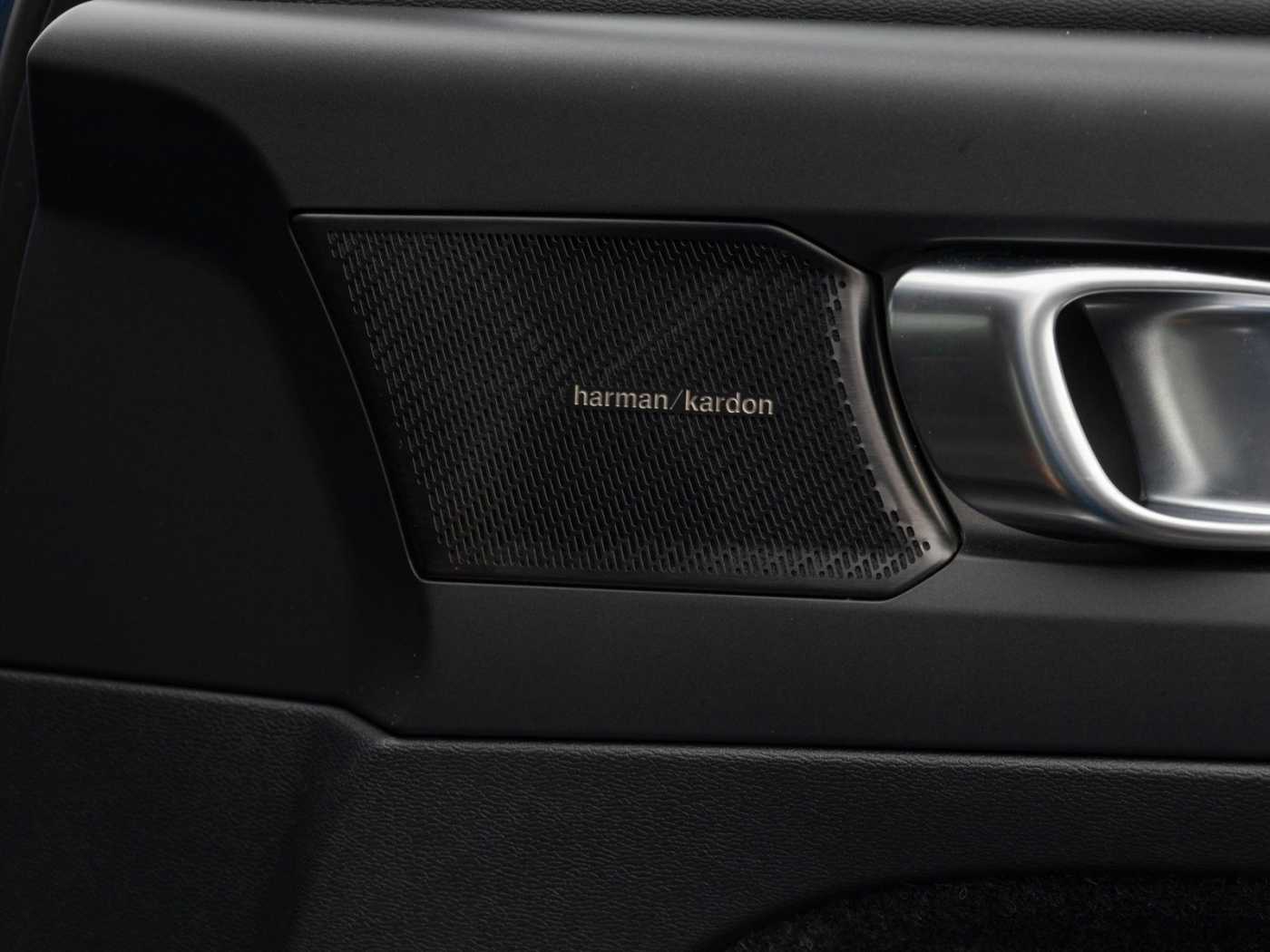 Volvo  T 5 R Design Recharge Plug-In Hybrid 2WD