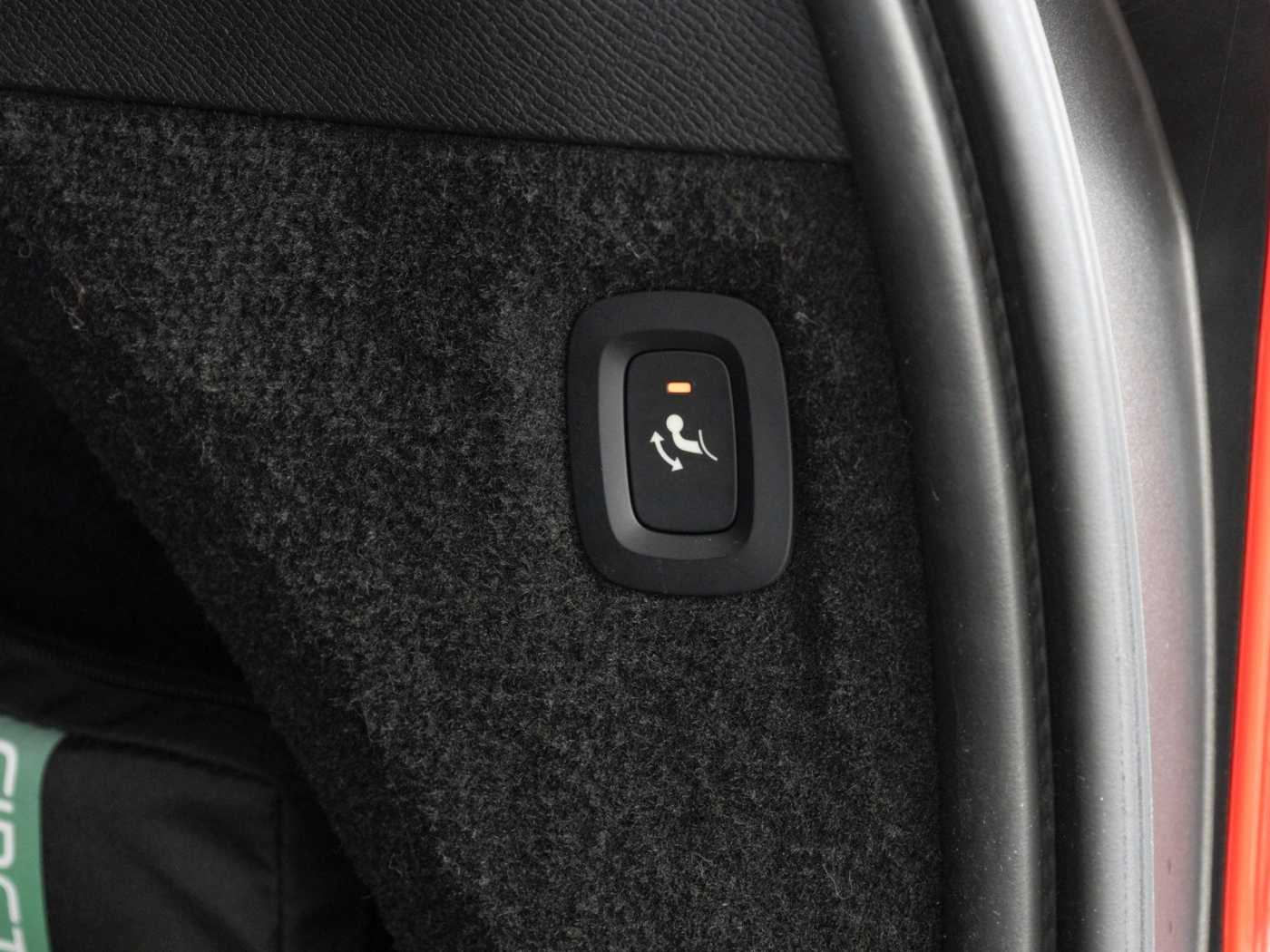Volvo  Inscription Expression Recharge Plug-In Hyb