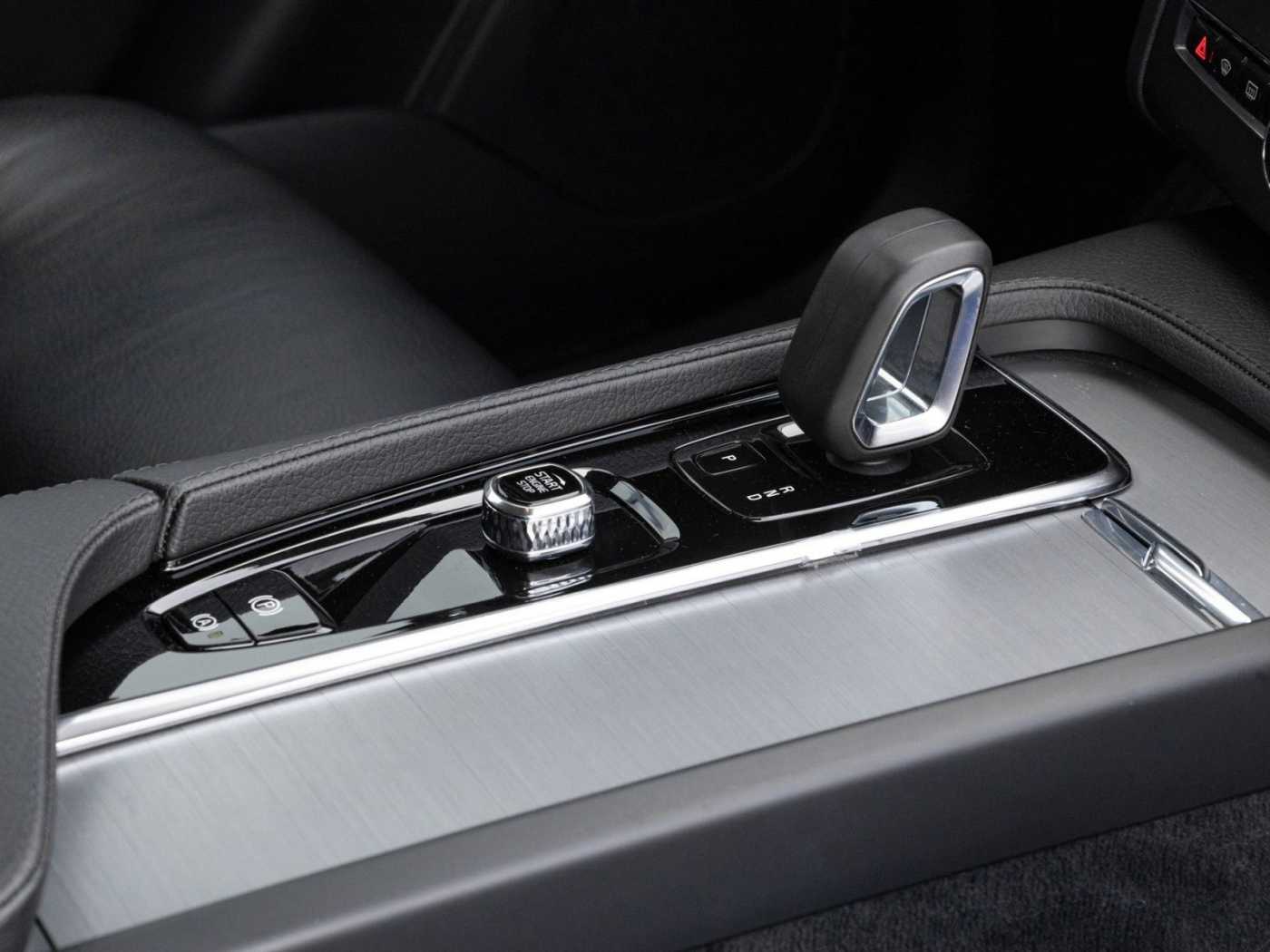 Volvo  Inscription Expression Recharge Plug-In Hyb