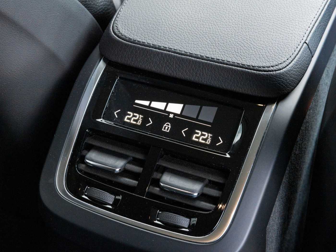 Volvo  Inscription Expression Recharge Plug-In Hyb