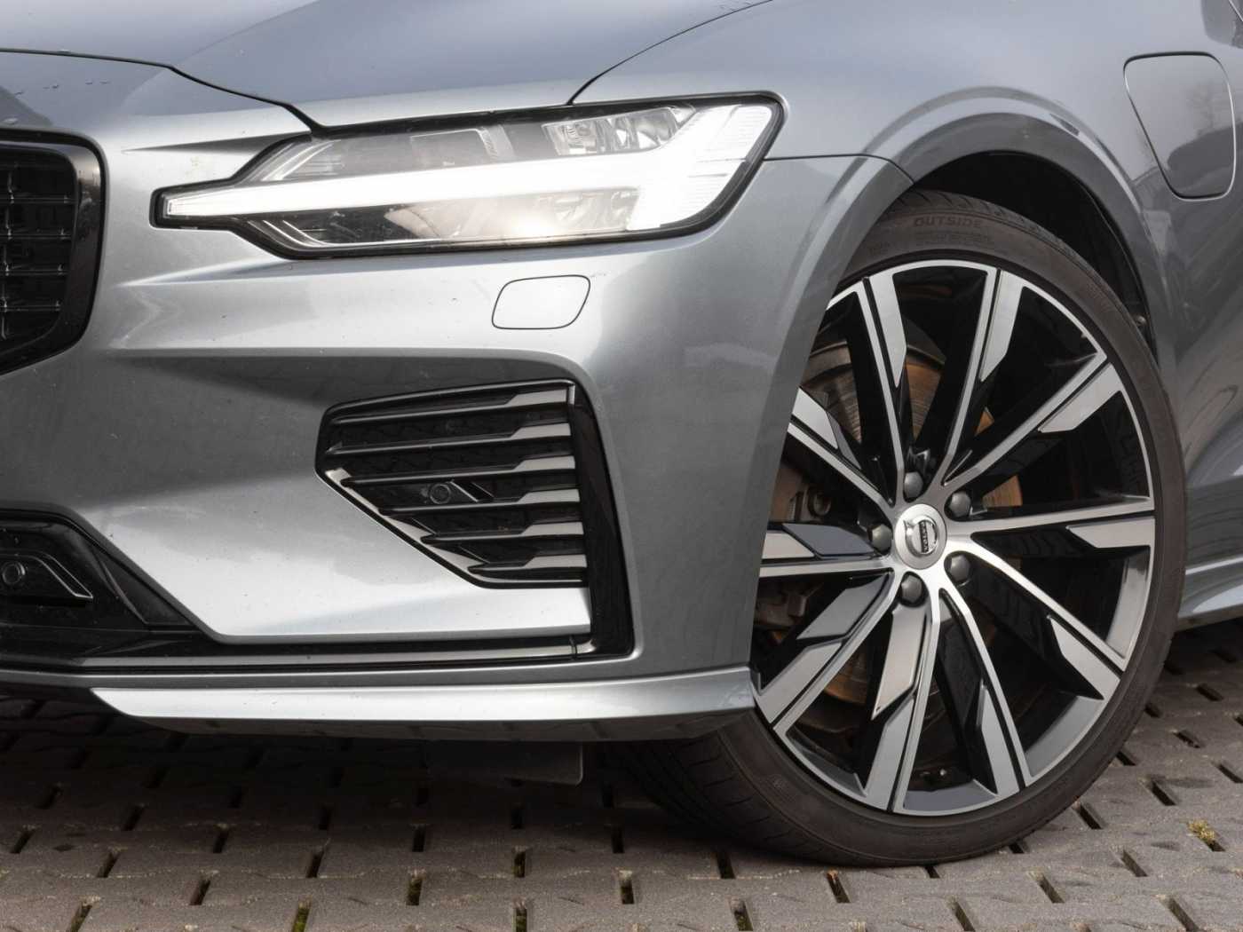 Volvo  R-Design Recharge PHEV AWD