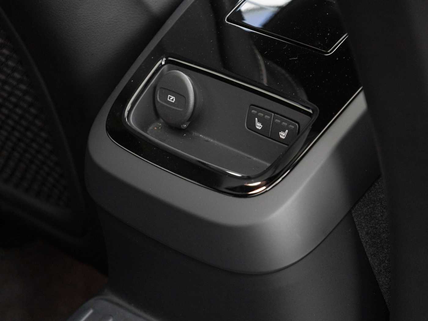 Volvo  R-Design Recharge PHEV AWD