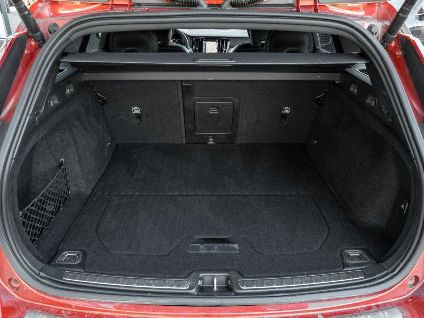 Volvo  Kombi Plus Dark Recharge Plug-In Hybrid AWD