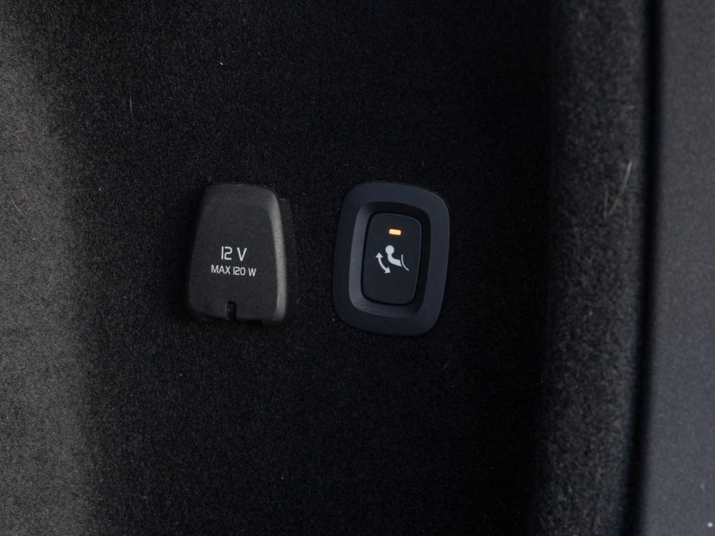 Volvo  Kombi Plus Dark Recharge Plug-In Hybrid AWD