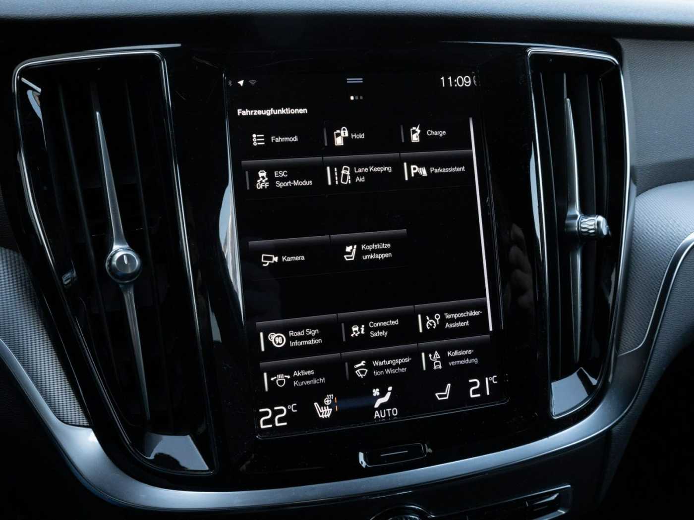 Volvo  Kombi Plus Dark Recharge Plug-In Hybrid AWD