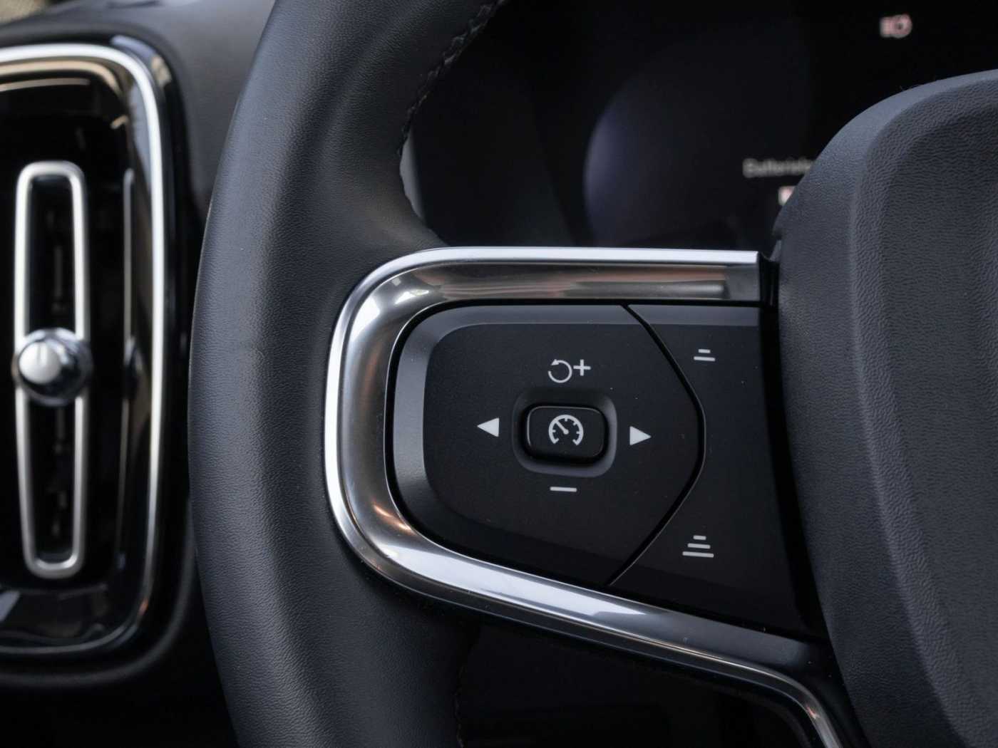 Volvo  Plus Recharge Pure Electric 2WD