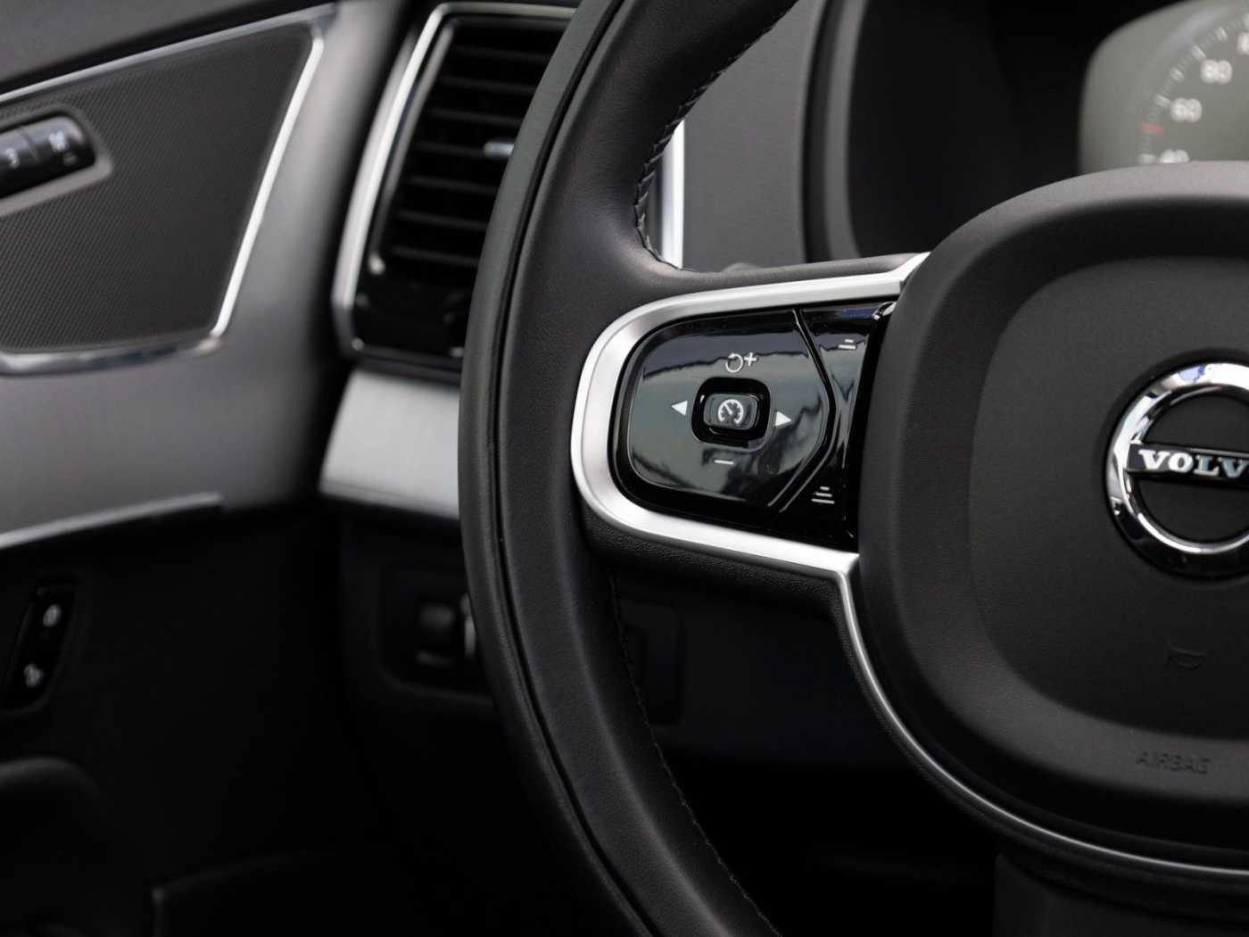 Volvo  Inscription Expression Recharge Plug-In Hyb