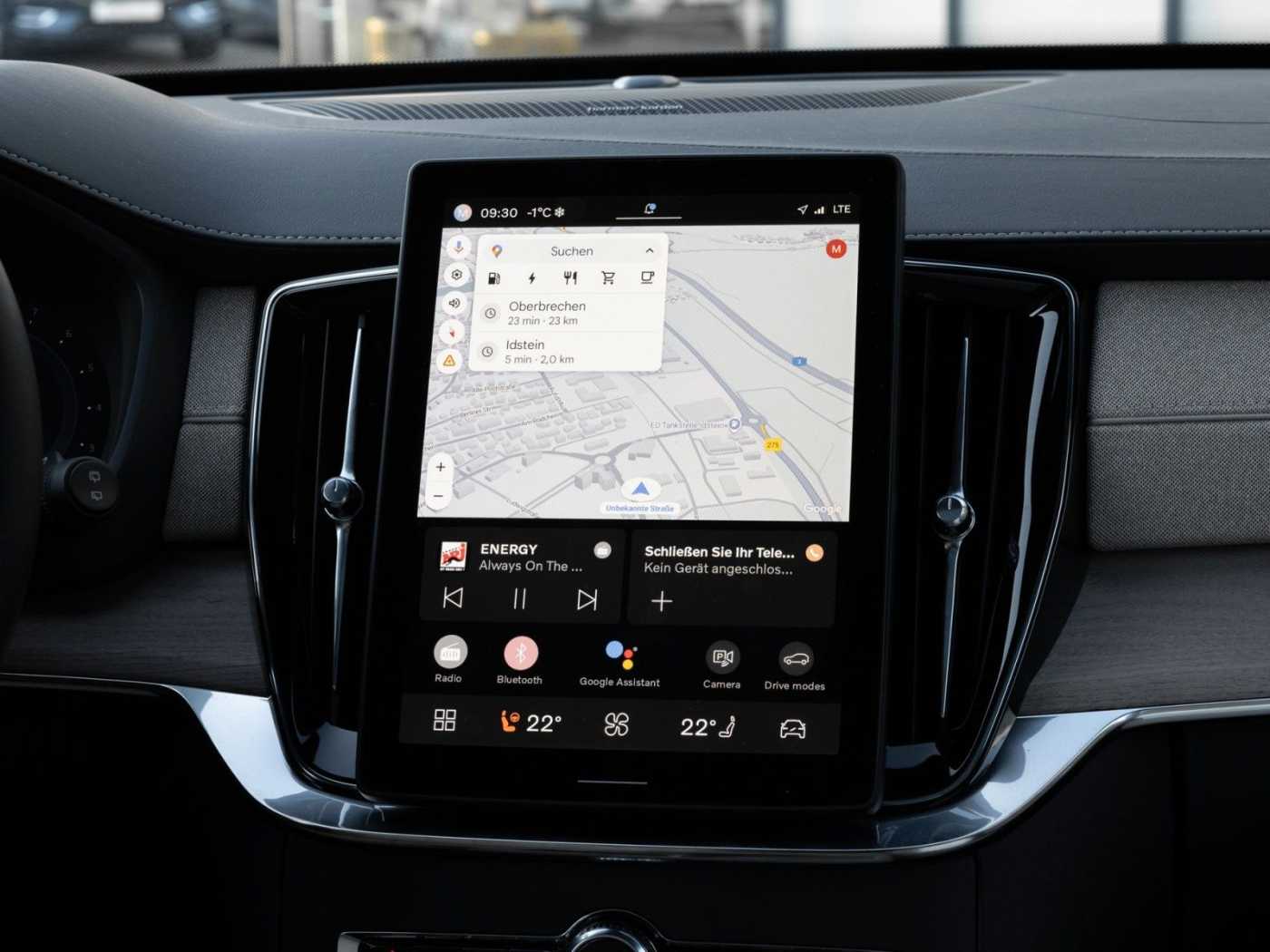 Volvo  Plus Dark Recharge Plug-In Hybrid AWD