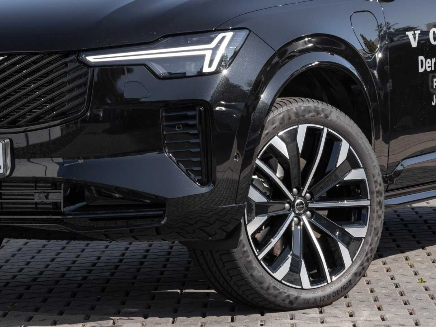 Volvo  Plus Dark Recharge Plug-In Hybrid AWD