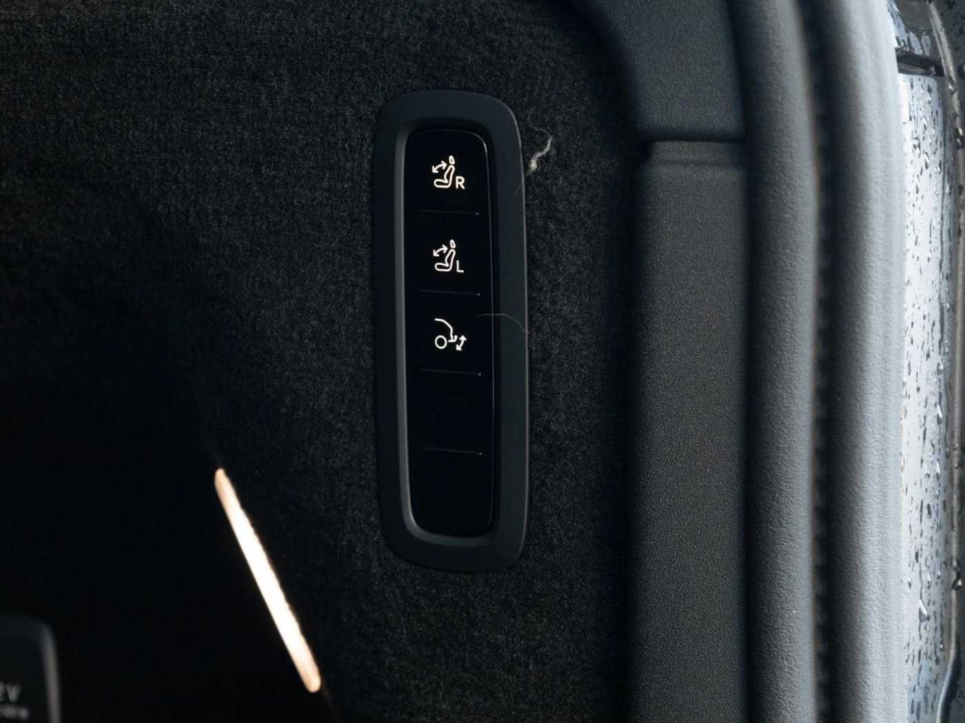 Volvo  Ultra Performance Pure Electric AWD