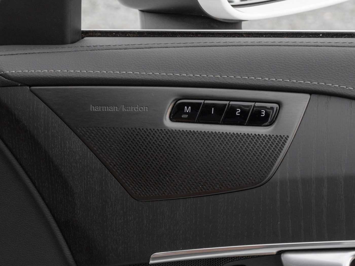 Volvo  Ultimate Bright AWD