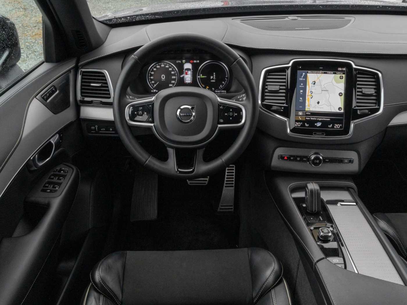 Volvo  R Design Edition Recharge Plug-In Hybrid AW