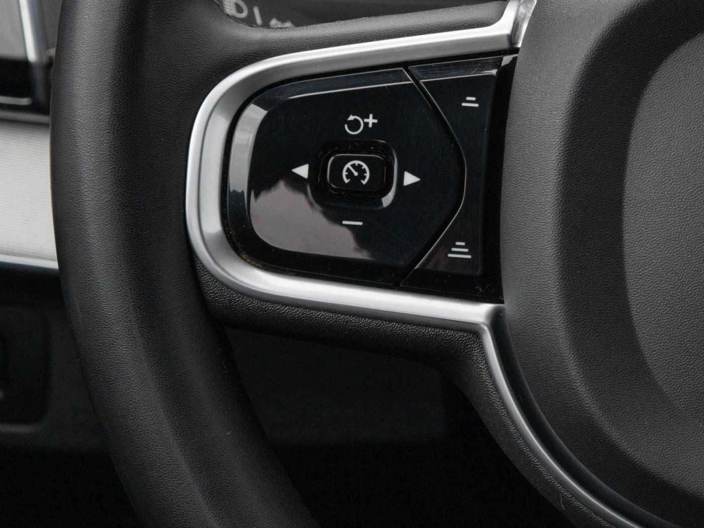 Volvo  R Design Edition Recharge Plug-In Hybrid AW